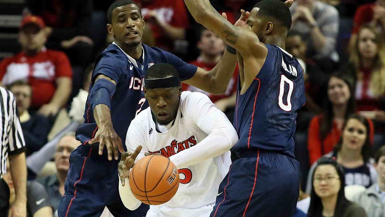 No. 21 UConn edges No. 13 Cincinnati as Bearcats miss late layup